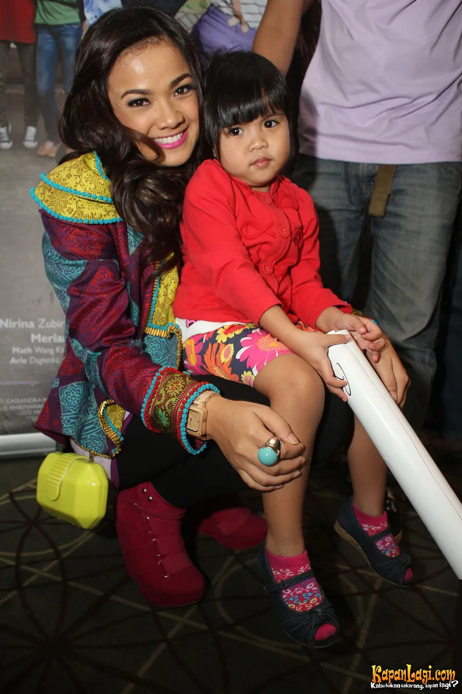 Nirina Zubir dan anaknya.