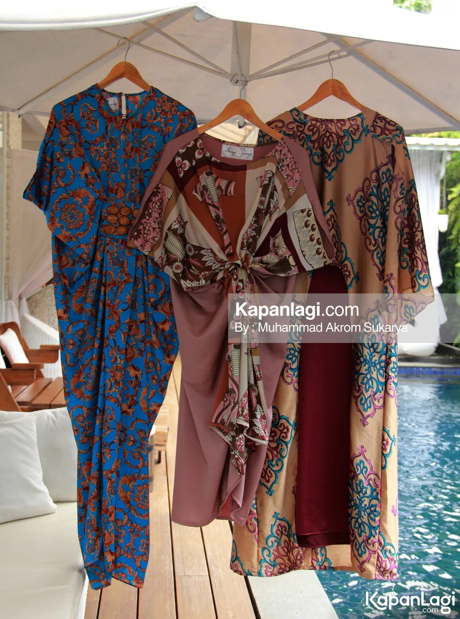 Aneka koleksi baju yang dijual Nisya Ahmad. ©KapanLagi.com/Muhammad Akrom Sukarya