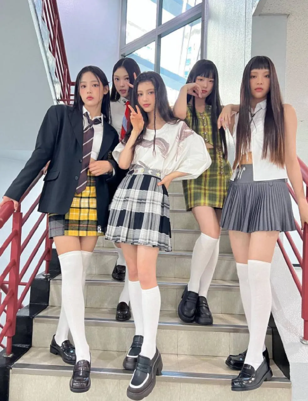 NewJeans (credit: instagram.com/newjeans_official)