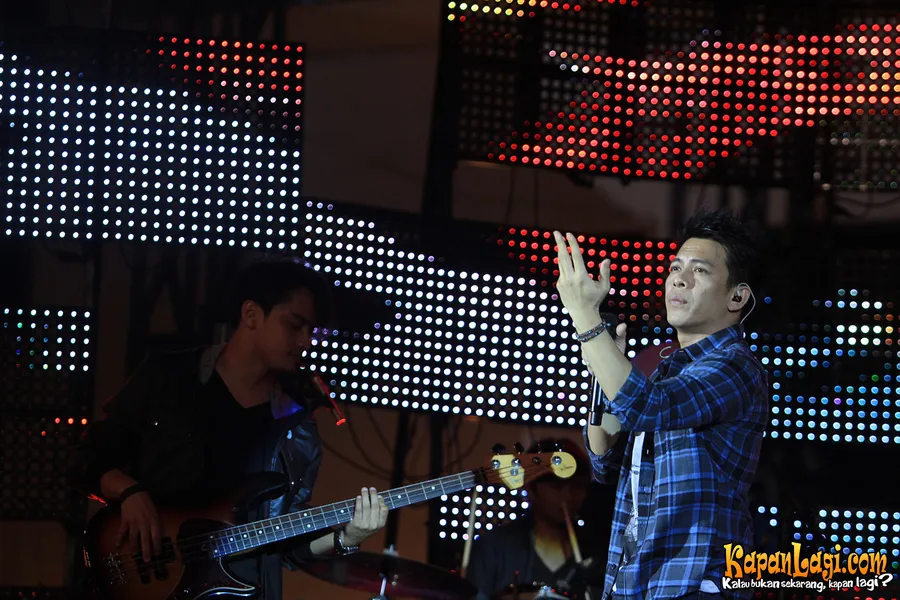 NOAH juga berpartisipasi dalam konser amal ini.