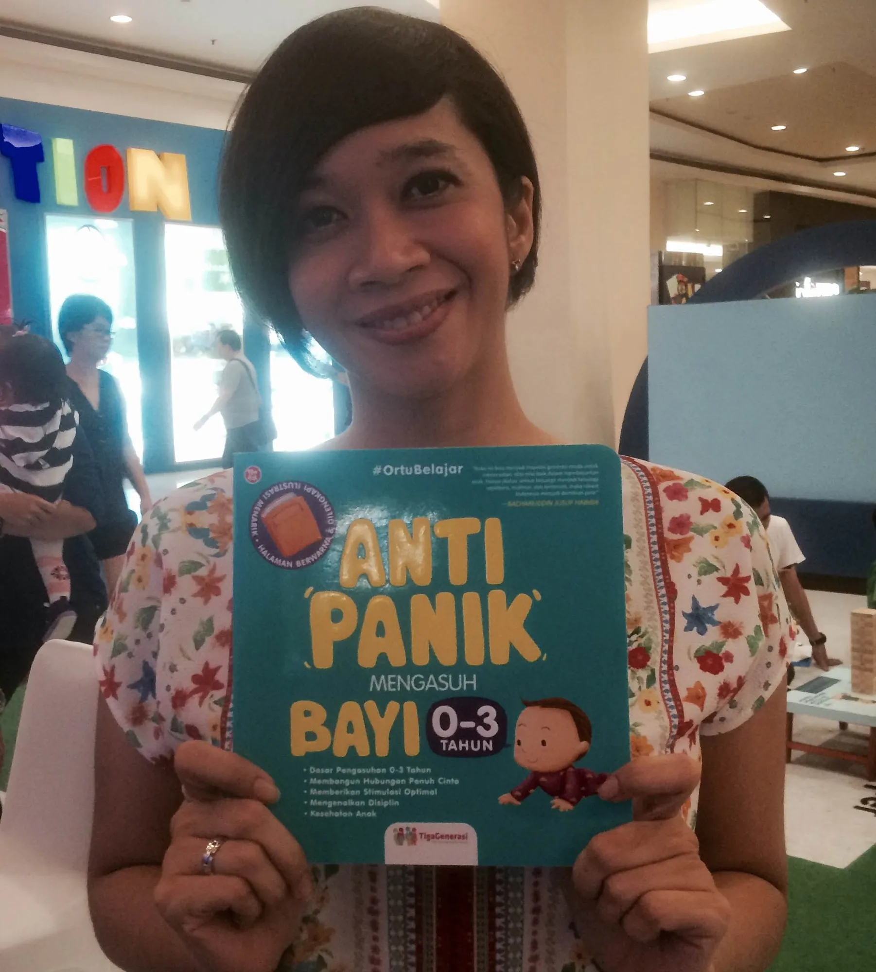Noella Birowo dan bukunya Anti Panik Mengasuh Bayi Umur 0-3 Tahun © KapanLagi.com®/Abbas Adi Nugroho