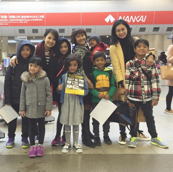 Nola dan Widi liburan ke Jepang ©instagram/riafinola