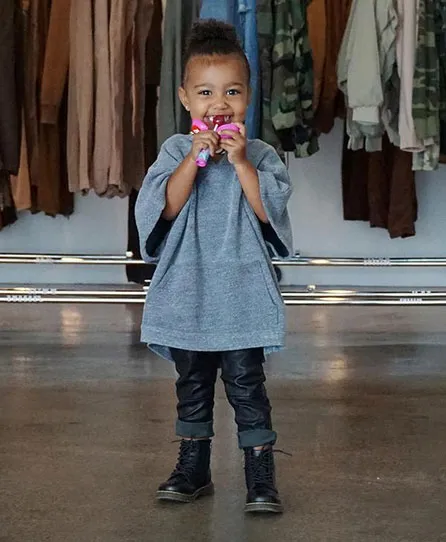 North West berbohong gara-gara lolipop © Twitter/KimKardashian