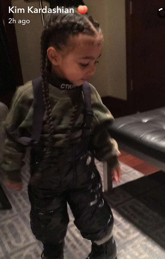 North pakai hair extensions @ Kim Kardashian's Snapchat