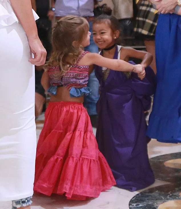 Nori asyik menari dengan Penelope © Splash via dailymail.co.uk