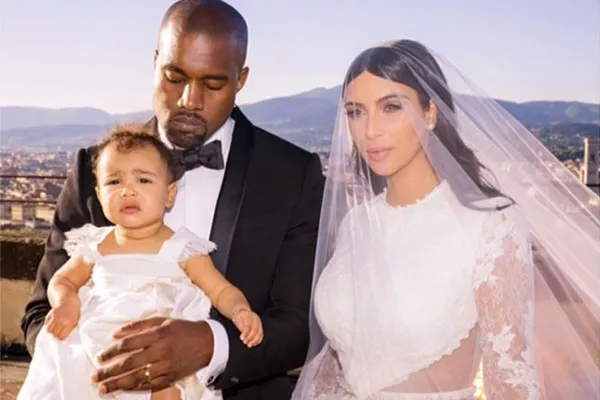 Penampilan North saat Kim dan Kanye menikah @ instagram.com/kimkardashian