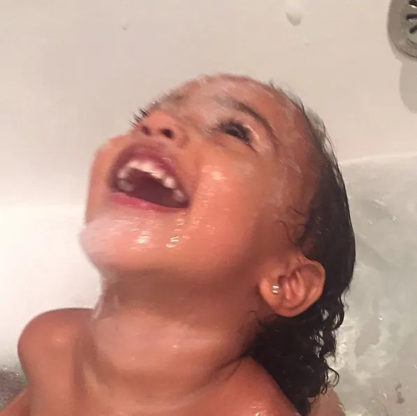 North asyik mandi sabun @ instagram.com/kimkardashian