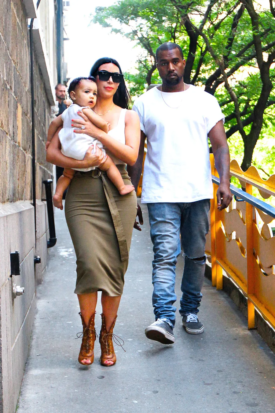 Kim Kardashian berselisih dengan Kanye west karena overprotective pada North West @splash