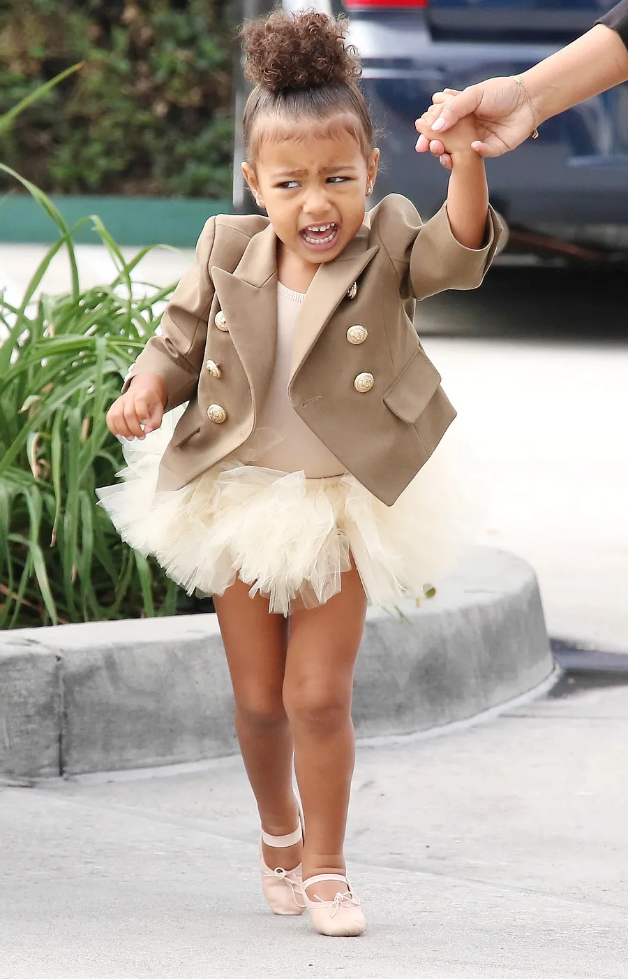 Kim K ingin North West tampil dengan rambut diikat © Splashnews.com