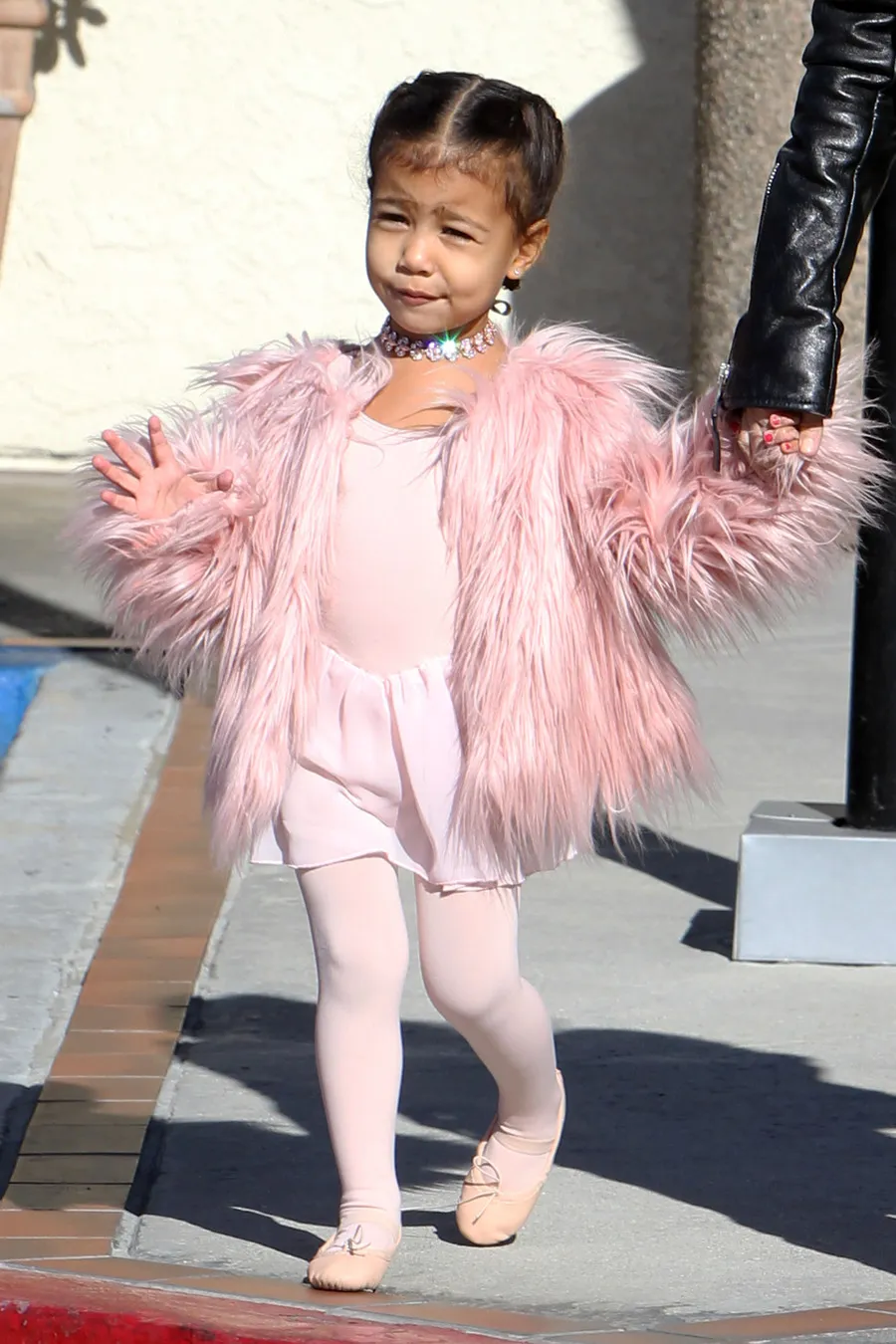 North West sering akting untuk dapat perhatian Kim dan Kanye West © Splashnews.com
