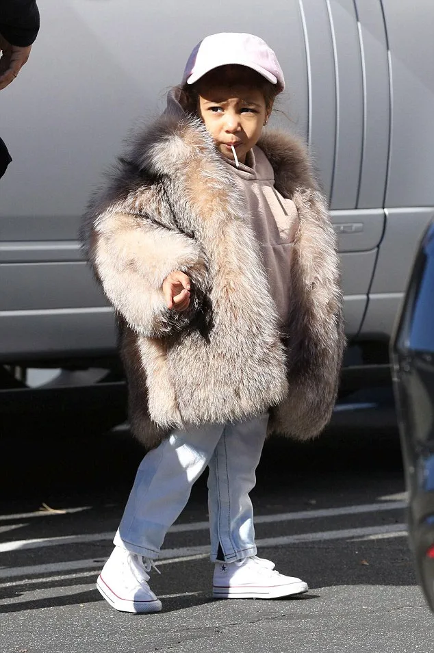 North West tampil cute © Dailymail.co.uk