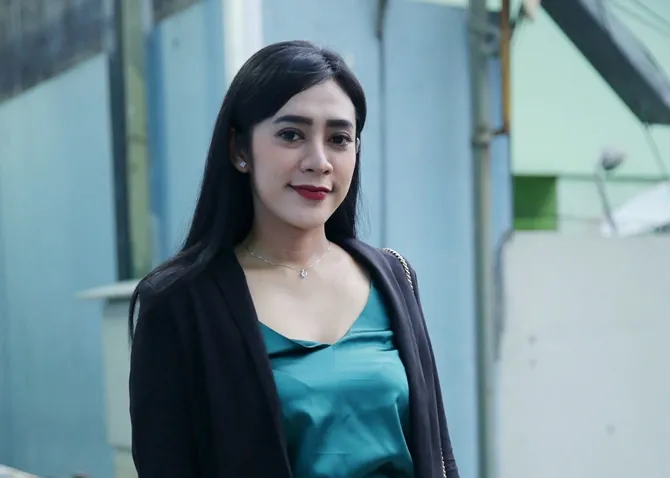 Melihat masalah makin runyam, Vernita Syabilla minta maaf pada istri Richie via DM © KapanLagi.com/Nurwahyunan