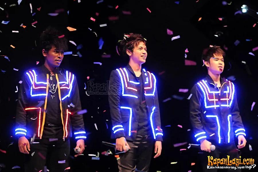 Nu Dimension tetap tampil bagus dengan lagu pilihan mereka sendiri.