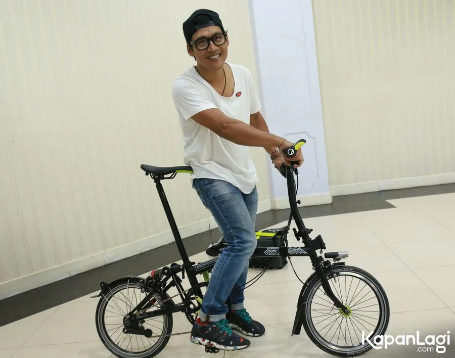 Nugie tetap bersepeda meski penuh risiko © KapanLagi.com®/Agus Apriyanto 