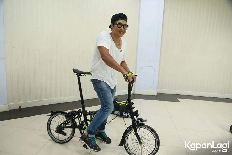 Menurut Nugie gedung di Jakarta banyak yang belum ramah sepeda © KapanLagi.com®/Agus Apriyanto