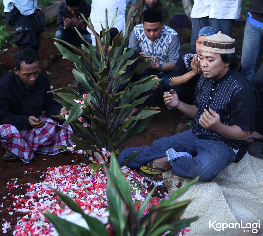 Komeng adalah sosok ayah luar biasa yang mampu merawat anaknya dengan baik/©KapanLagi.com®/M. Akrom Sukarya
