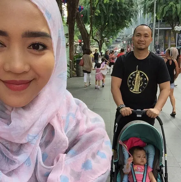 Nuri dan putri mungilnya, cantik ya? ©instagram/nurimaulida