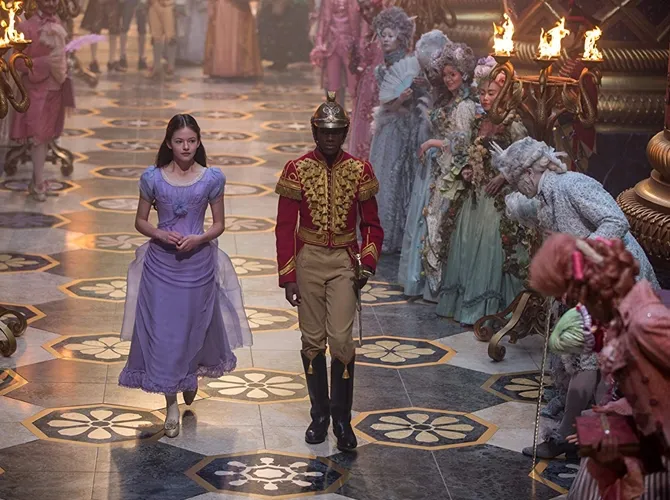 Clara disambut baik di dunia ciptaan ibunya. (Credit: Disney)
