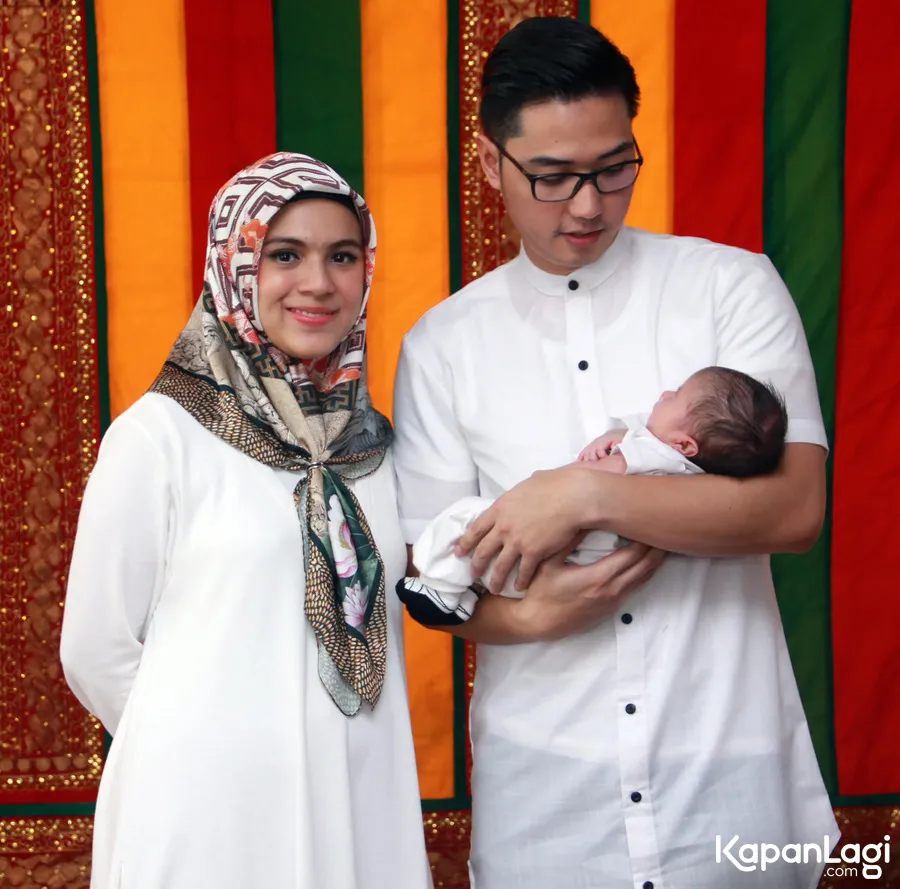 Gina dan Rizky senang anaknya sudah bisa respon © KapanLagi.com/Muhammad Akrom Sukarya