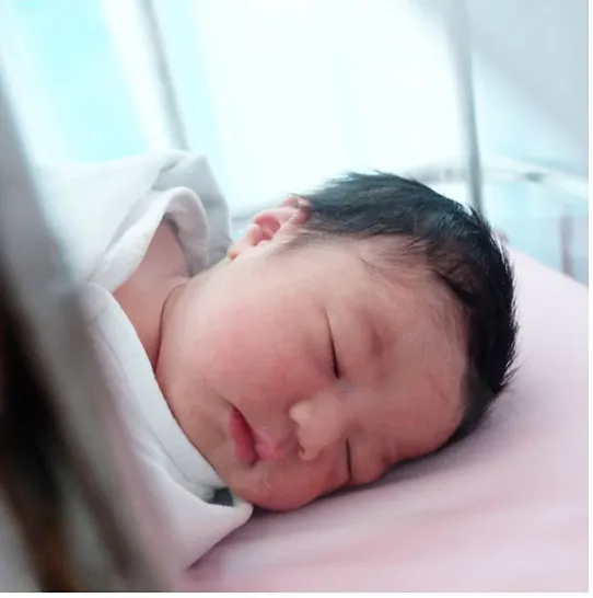 Anak kedua Nycta Gina- Rizky Kinos, Lembar Putih Trinycta. (instagram.com/missnyctagina)