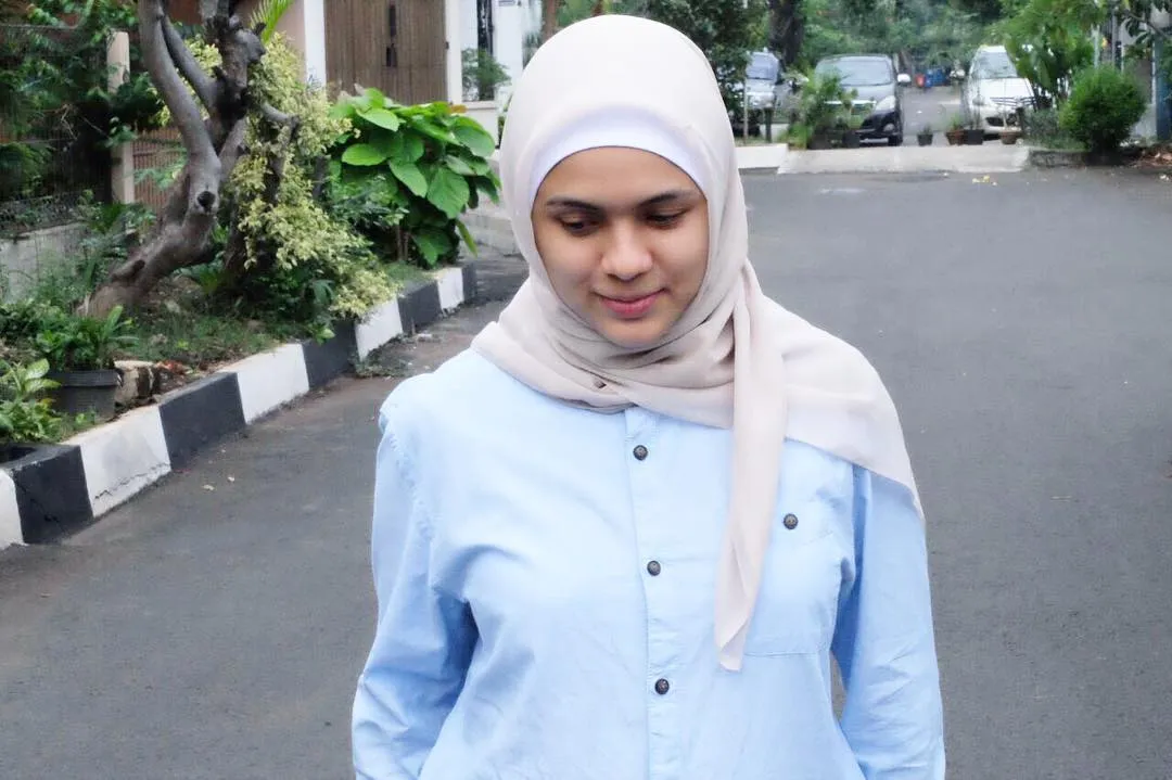 Cantiknya Nycta Gina saat behijab © instagram.com/missnyctagina