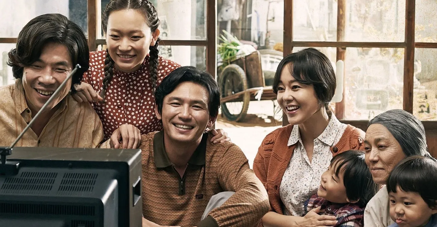 Membanting tulang demi menghidupi keluarga © CJ Entertainment