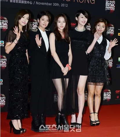 Serba Hitam: f(x) di Mnet Asian Music Awards (MAMA) 2012 