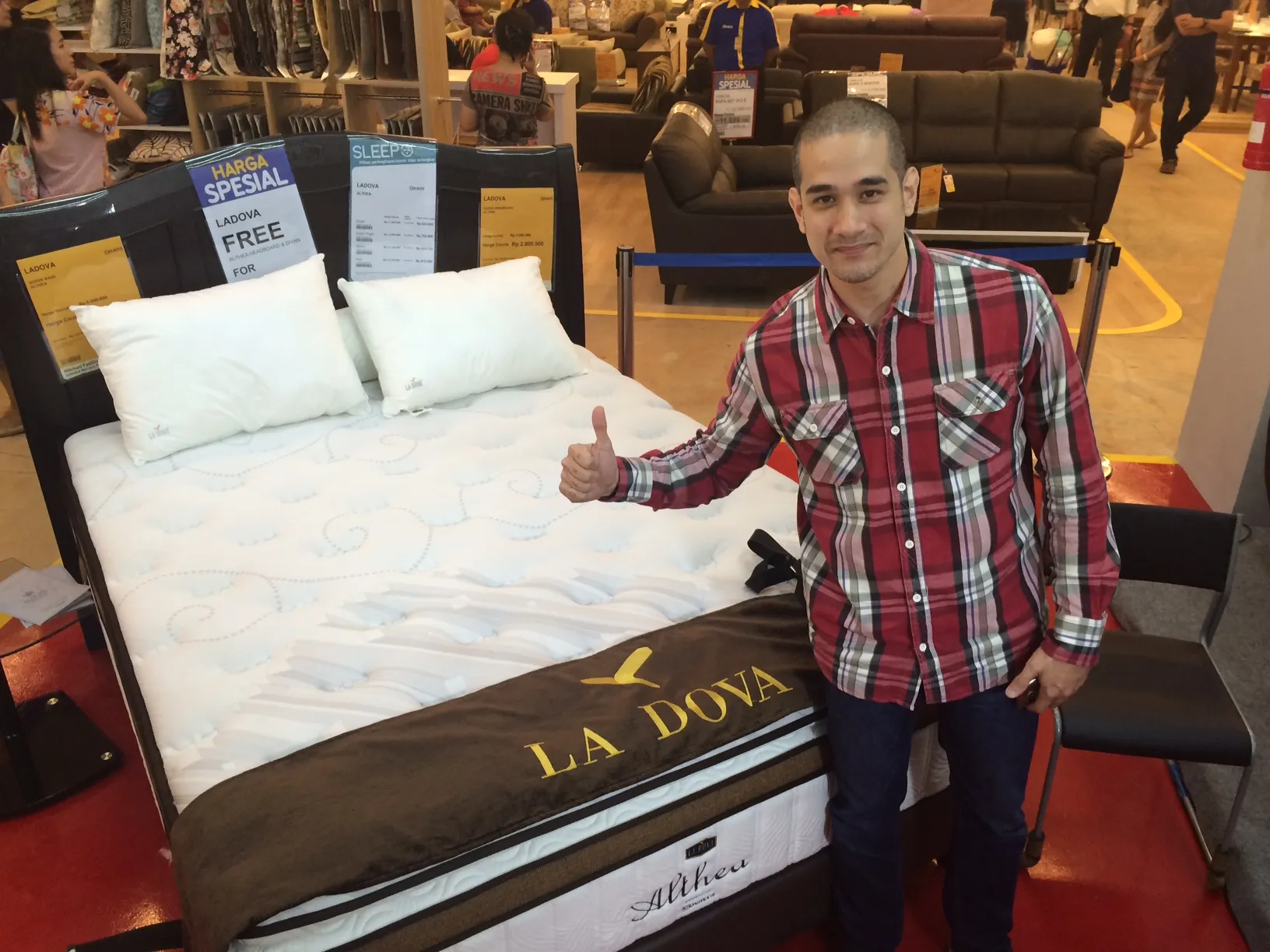 Okan Cornelius Sibuk Berbisnis Spring Bed © Kapanlagi