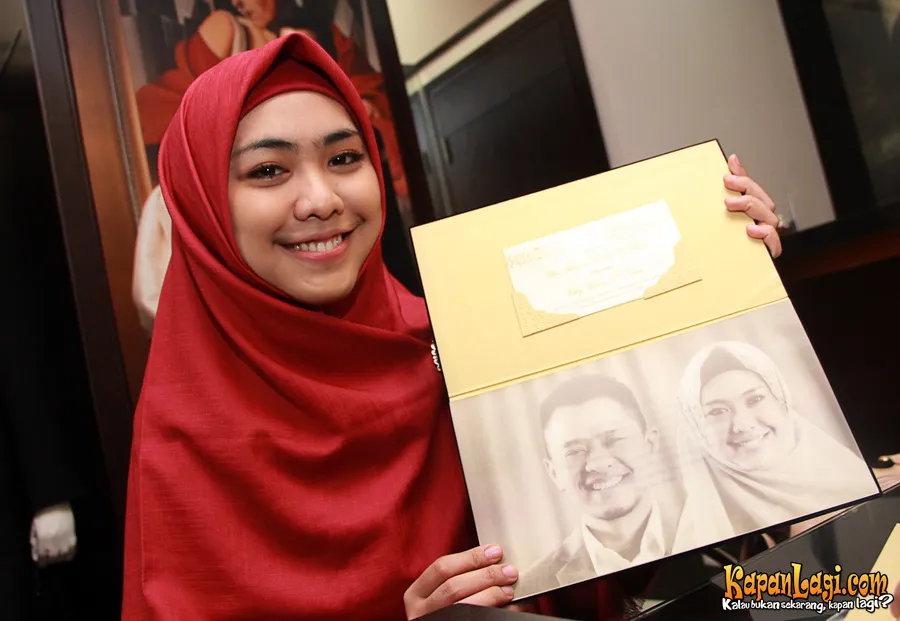 Oki Setiana Dewi akhirnya melahirkan bayi perempuan. ©KapanLagi.com®