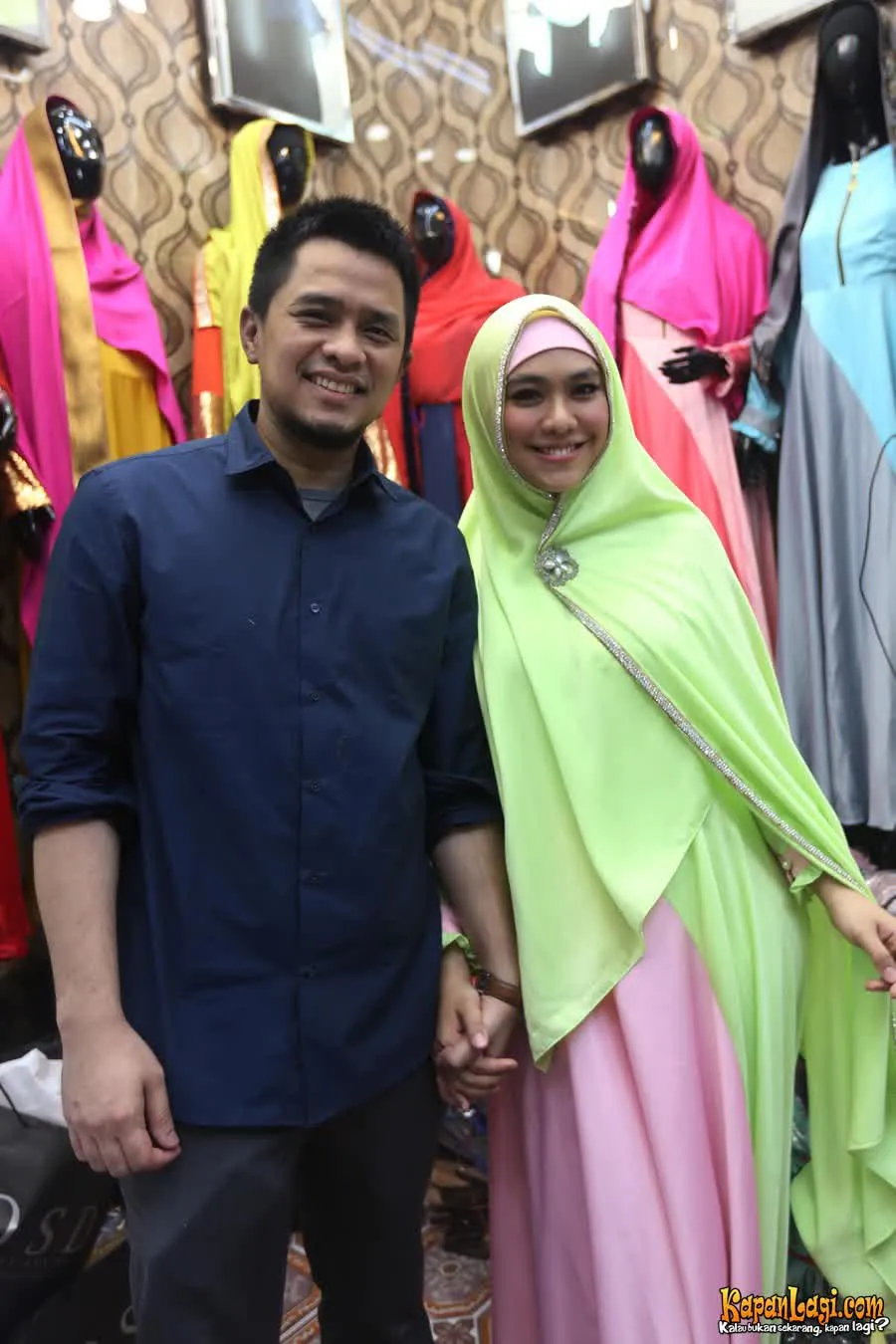 Bersama sang suami Ory Vitrio, Oki siap membangun keluarga bahagia ©Budy Santoso
