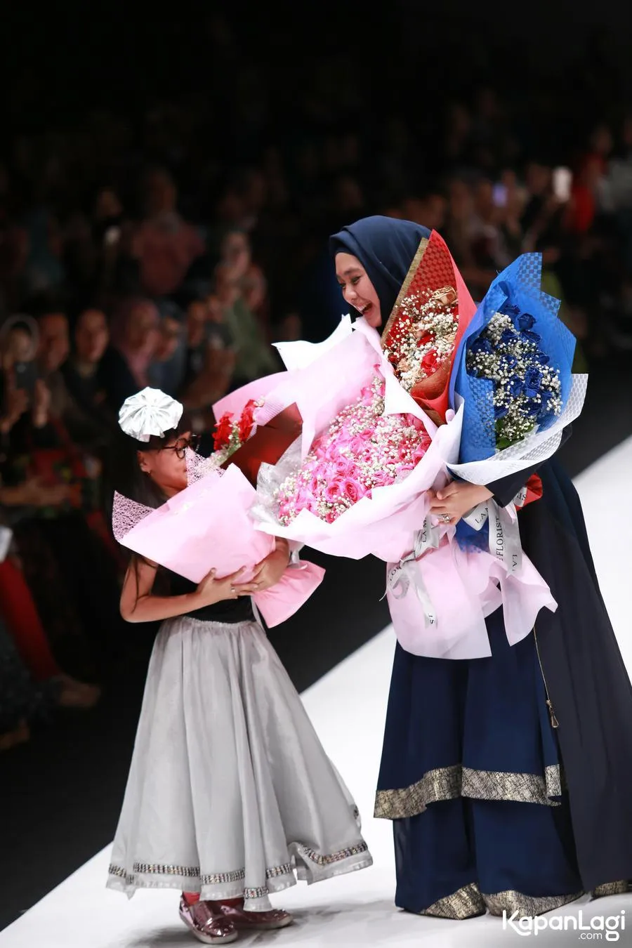 Sedang hamil 7 bulan, Oki Setiana Dewi tetap aktif dengan segudang kegiatan. ©KapanLagi.com/Agus Apriyanto