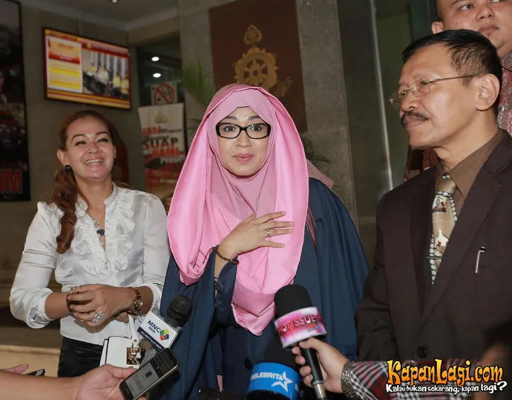 Okie Agustina kembali ke Mabes Polri menindaklanjuti kasus penipuan yang dialaminya/©KapanLagi.com®/Budy Santoso