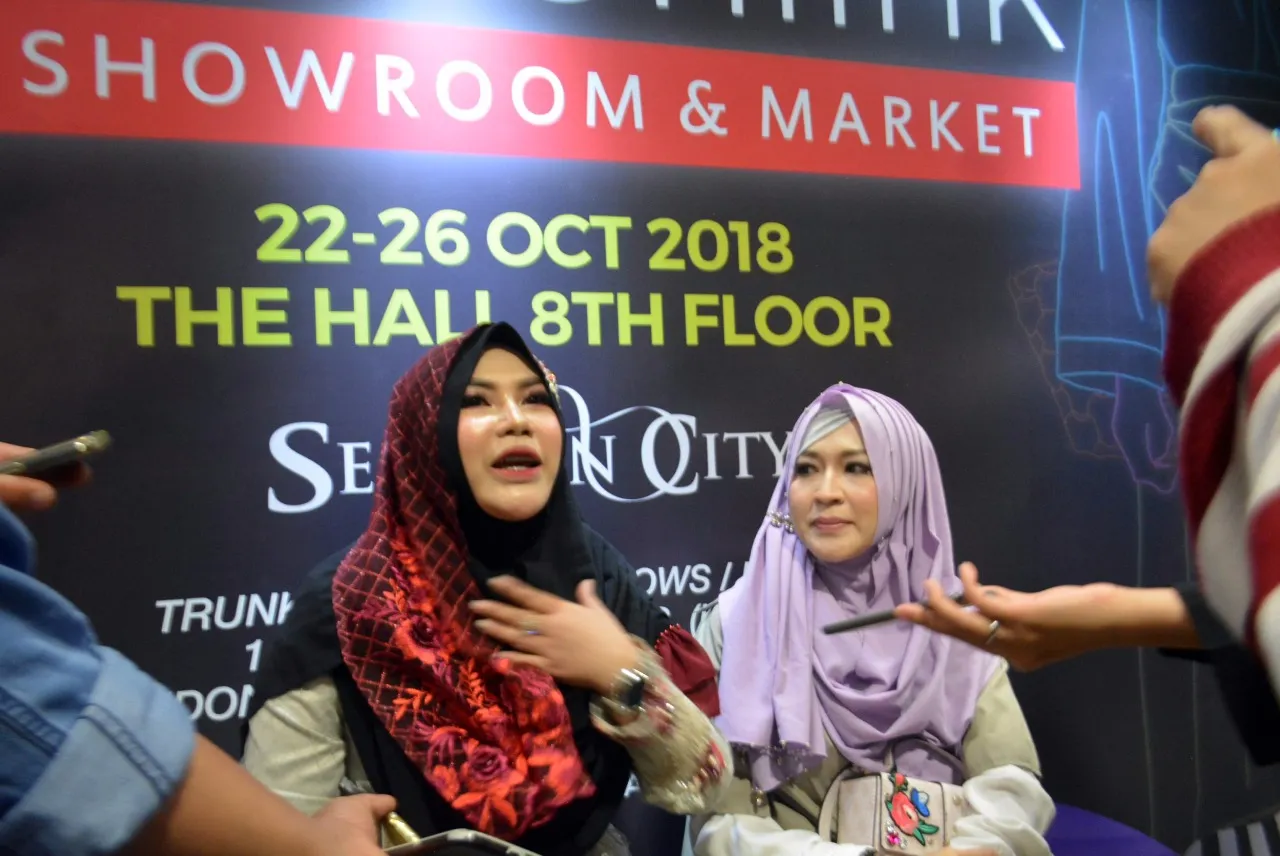 Okie Agustina dan Ratih Mutiara ©KapanLagi.com/Fikri Alfi Rosyadi