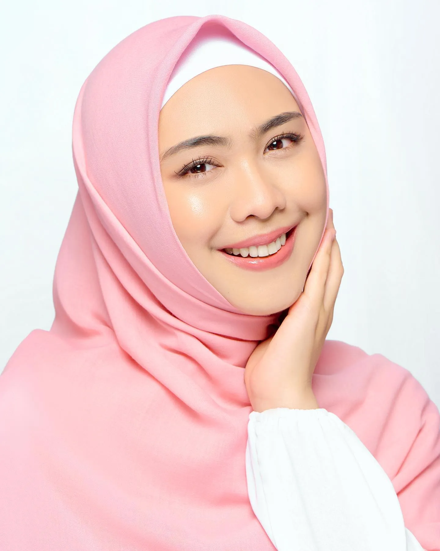 Oki Setiana Dewi (Credit: Instagram/okisetianadewi)