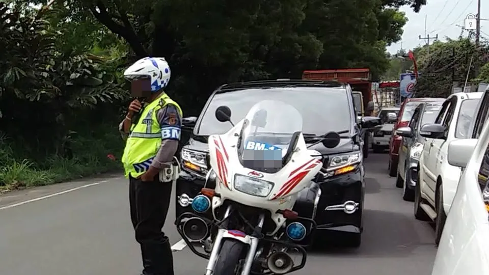 Ihsan Amaludin berkeluh kesah di halaman Facebook-nya atas tindakan kasar oknum polisi © Facebook.com/Ihsan Amaludin
