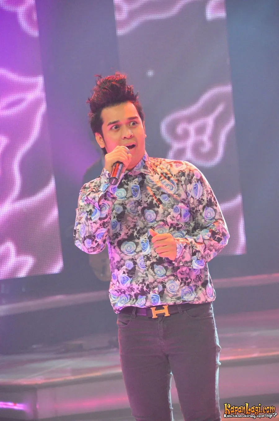 Acara Pesbukers dikenai sanksi KPI karena Olga Syahputra sebagai salah satu pemeran dalam acara tersebut dianggap melecehkan umat muslim