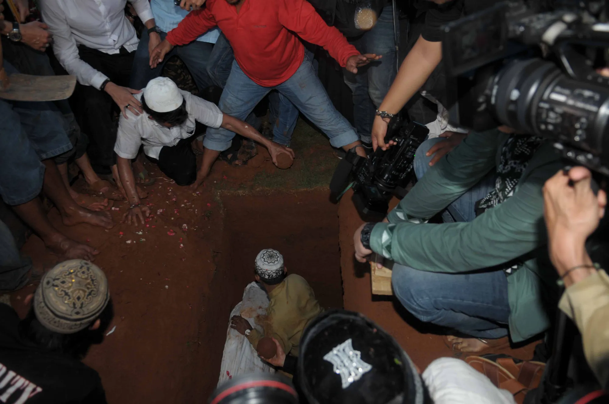 Detik-detik saat jenazah Olga akan dikebumikan ©Bayu Herdianto