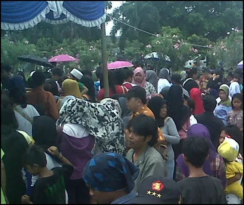 Olga Syahputra dimakamkan di TPU Malaka, Pondok Kepala. ©KapanLagi.com®/Abbas Aditya