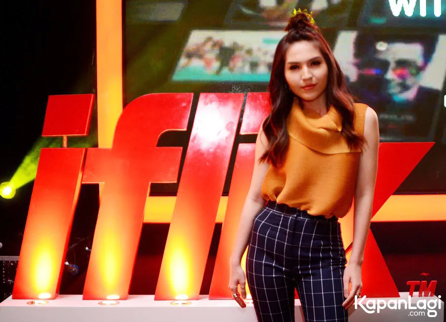 Olivia dan Dion pilih nonton film lewat iflix/©KapanLagi.com®/Bayu Herdianto