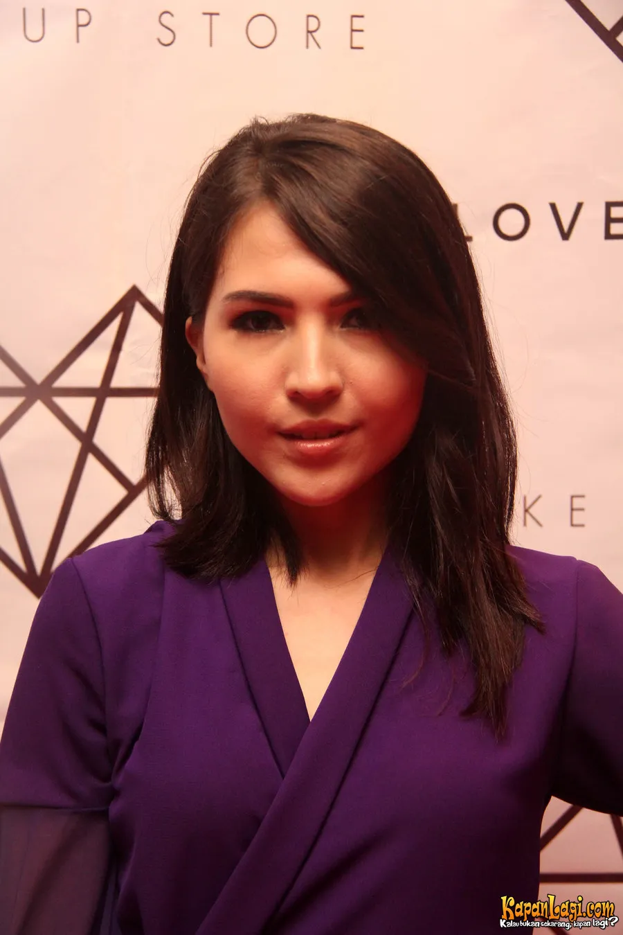 Olivia Lubis Jensen tekuni sekolah bisnis di kawasan Kuningan. ©KapanLagi.com®/Hendra Gunawan