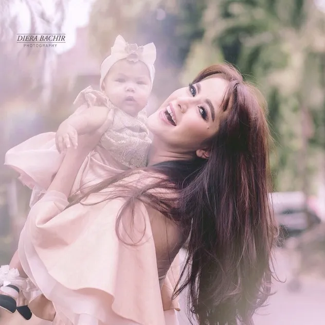 Akankah baby Aleena bakal segera punya adik? © Diera Bachir Photography/ instagram.com/ollaramlanaufar