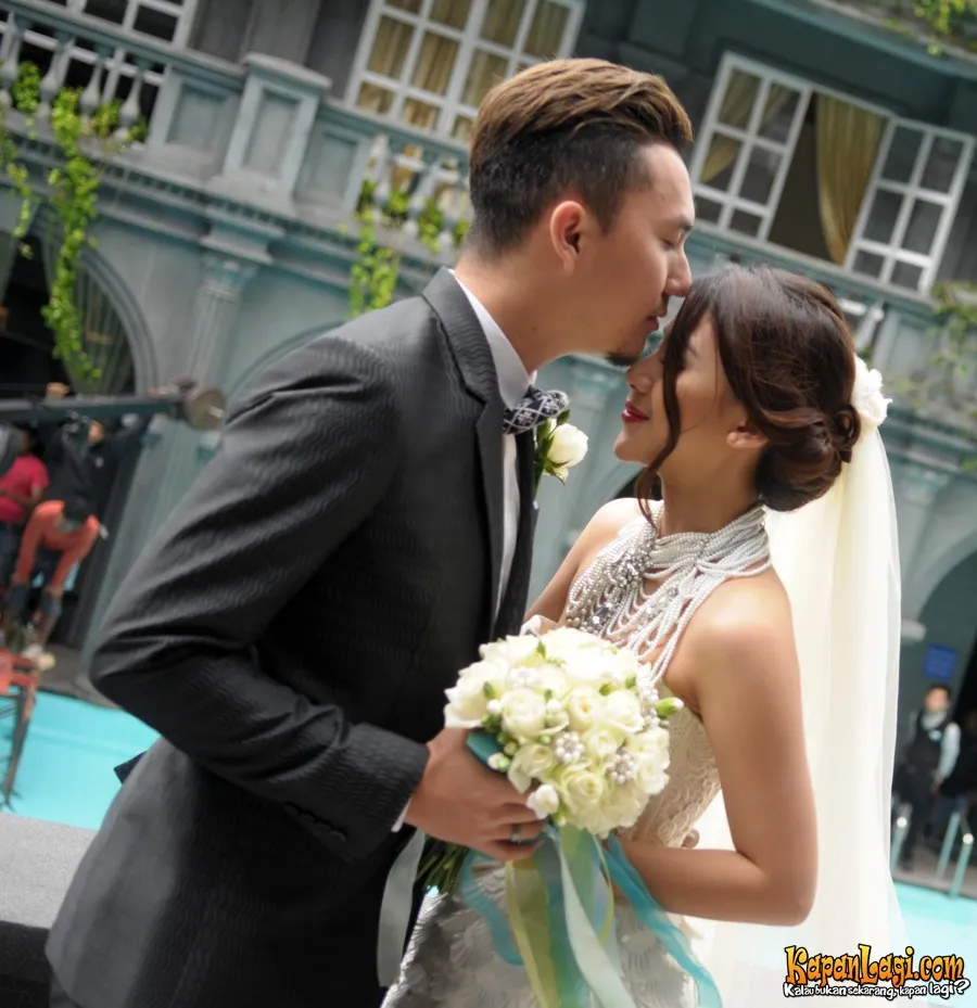 Gara-gara lakukan adegan ciuman dengan Omesh, Adinda Thomas putus dengan pacarnya/©KapanLagi.com®