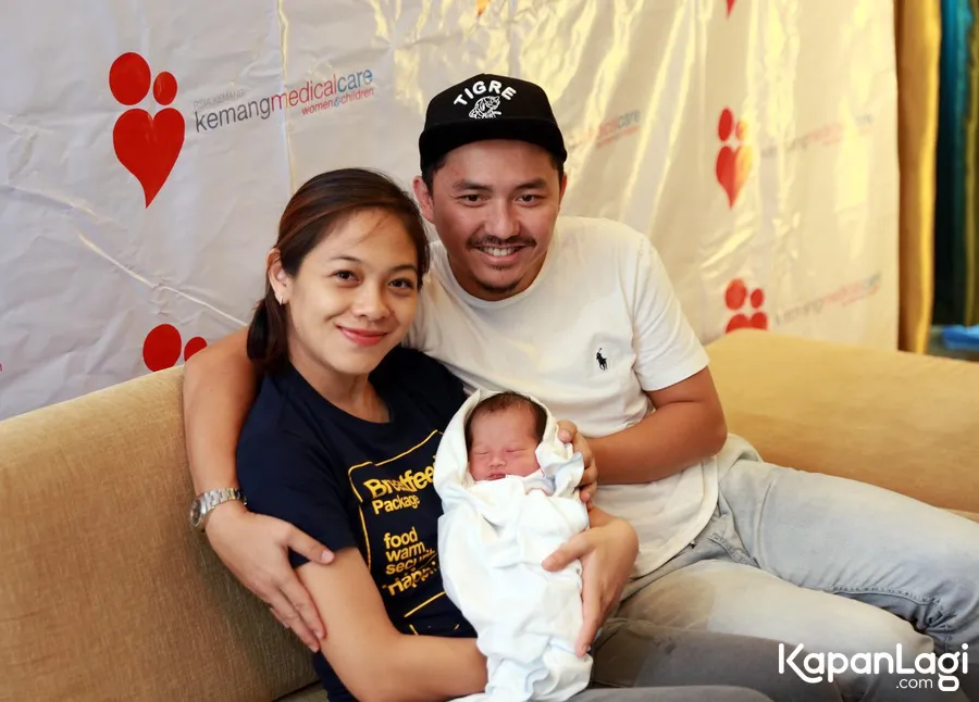 Omesh mengaku dirinya menangis setelah sang istri melahirkan. ©KapanLagi.com/Muhammad Akrom Sukarya