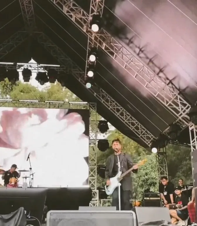 Onadio Leonardo Alami Insiden saat Manggung (Credit: Instagram/onadioleonardo_official)