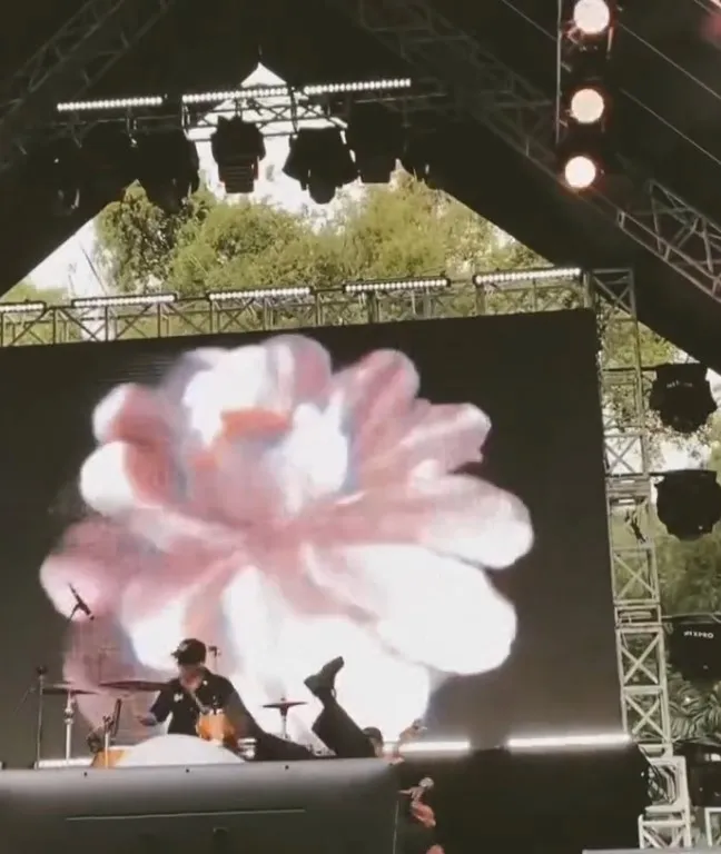 Onadio Leonardo Alami Insiden saat Manggung (Credit: Instagram/onadioleonardo_official)