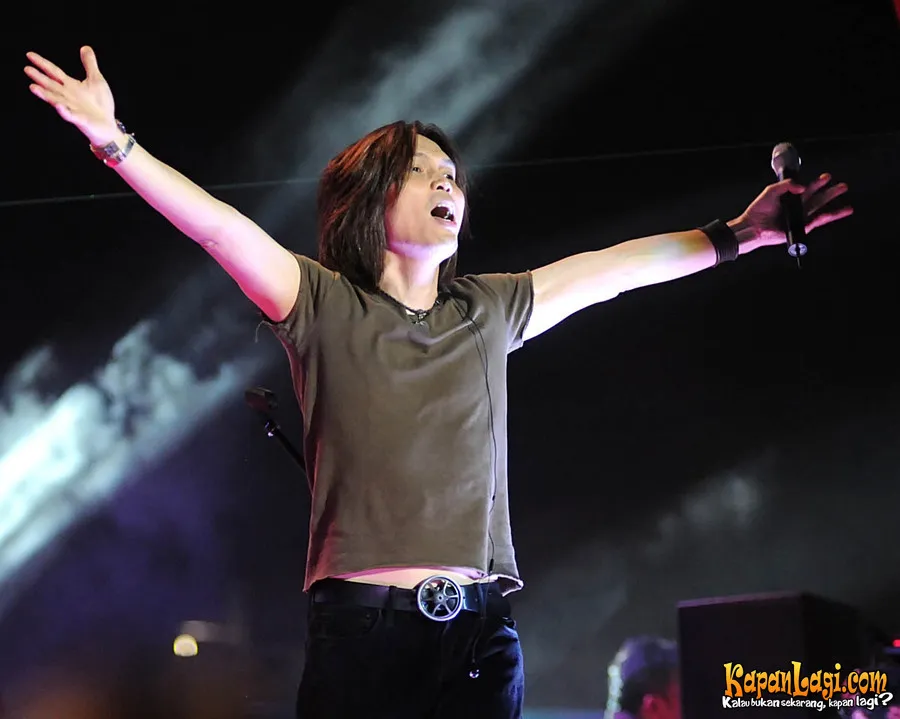 Once sempat manggung bersama Badai di perayaan Natal tahun ini.