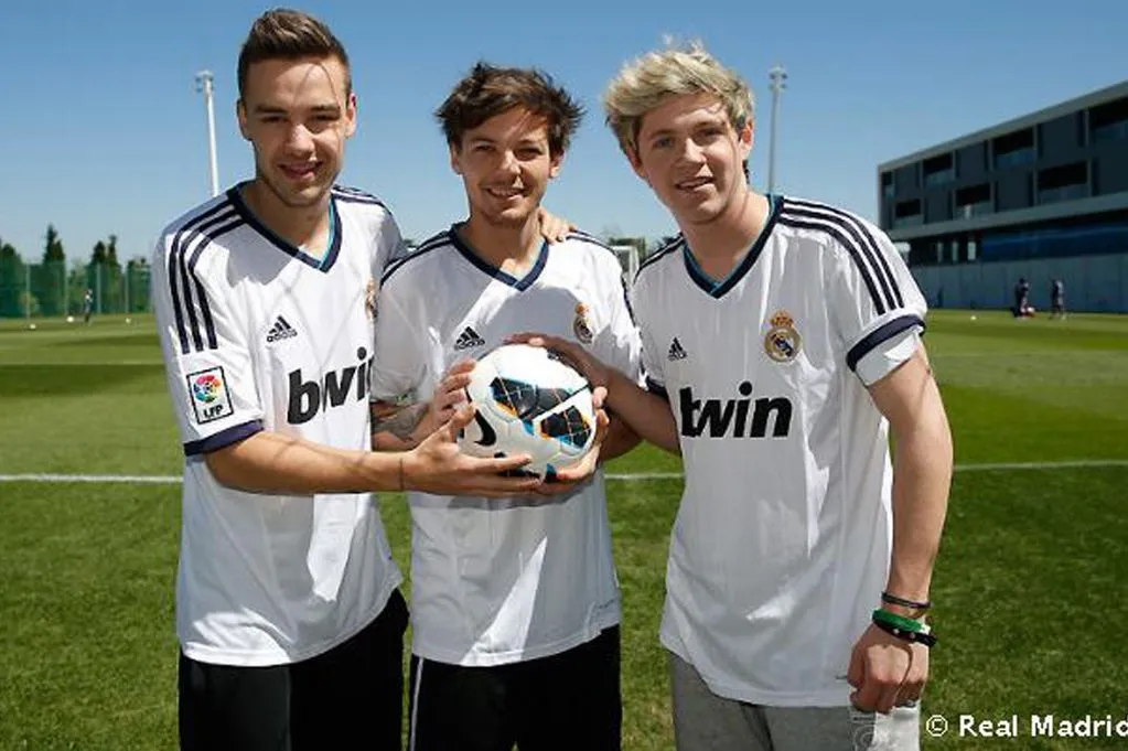 One Direction dalam kostum Real Madrid. @www.mirror.co.uk