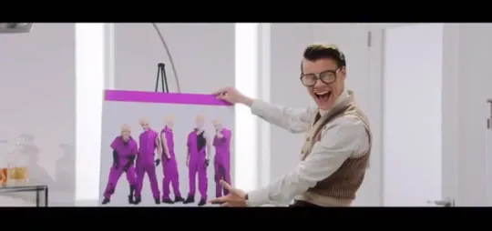 Cuplikan adegan MV One Direction - Best Song Ever