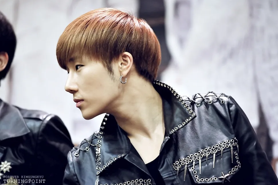 Seorang dokter bedah plastik menolak permintaan kliennya untuk membuat rahang seperti Sunggyu. © Koreaboo.com