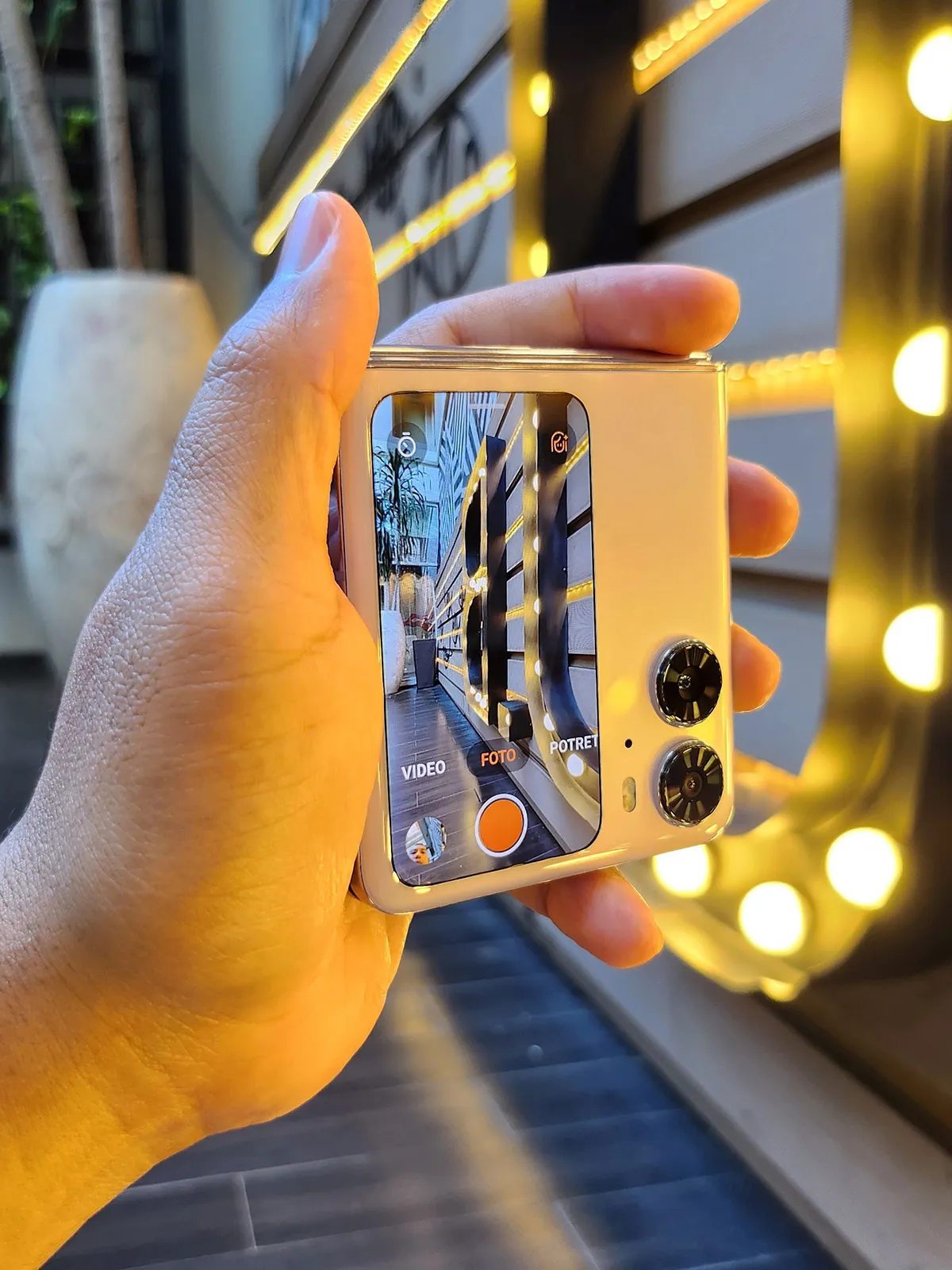 OPPO Find N2 Flip. (c) KapanLagi/Gilar Ramdhani